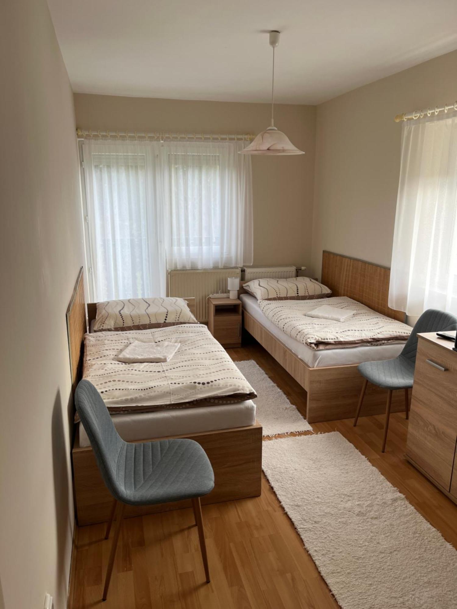 Zsuzsi Vendeghaz Hotel Zalaegerszeg Luaran gambar