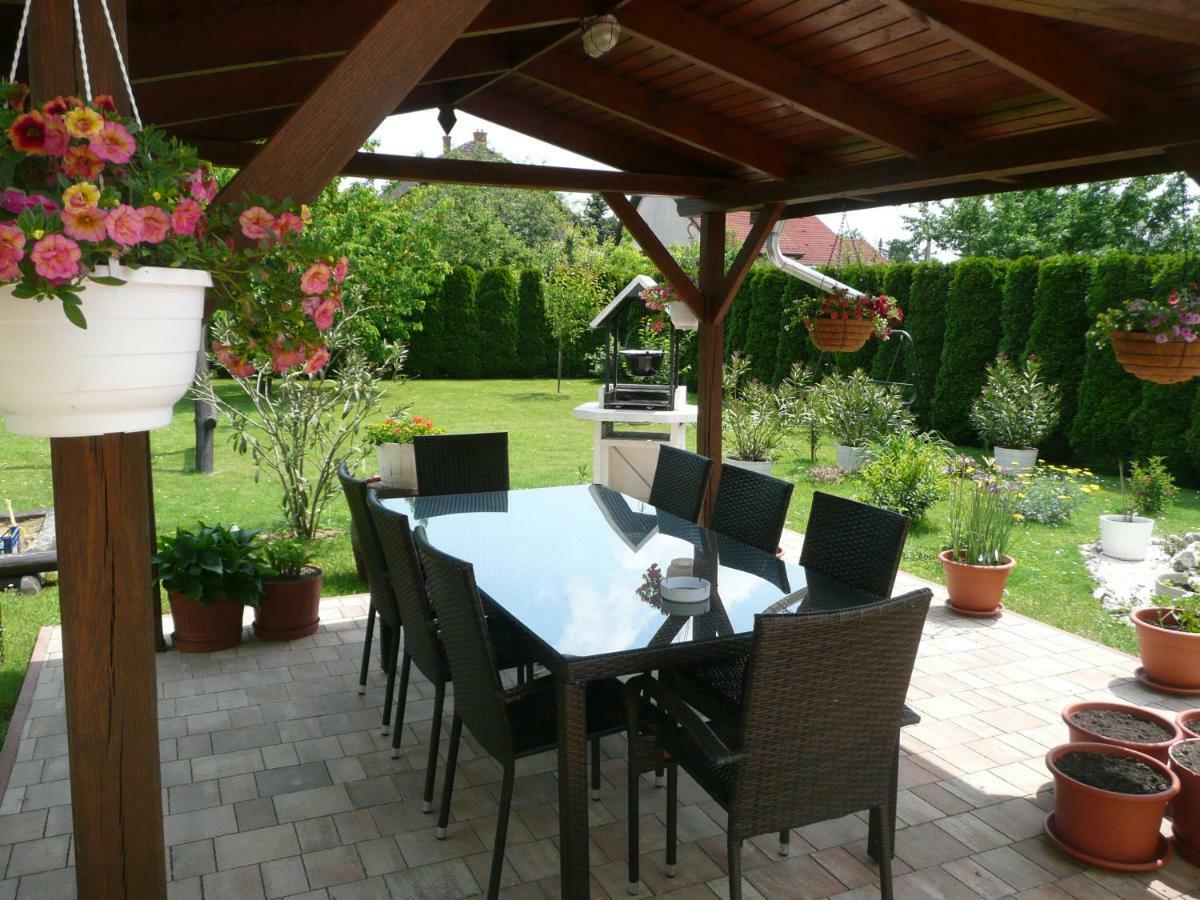 Zsuzsi Vendeghaz Hotel Zalaegerszeg Luaran gambar