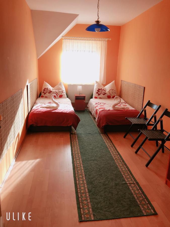 Zsuzsi Vendeghaz Hotel Zalaegerszeg Luaran gambar